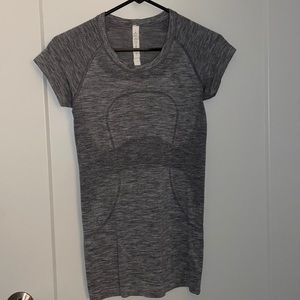Lululemon T Shirt